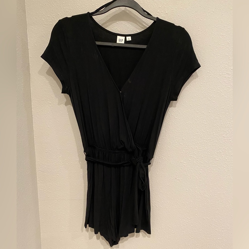 Black vneck romper